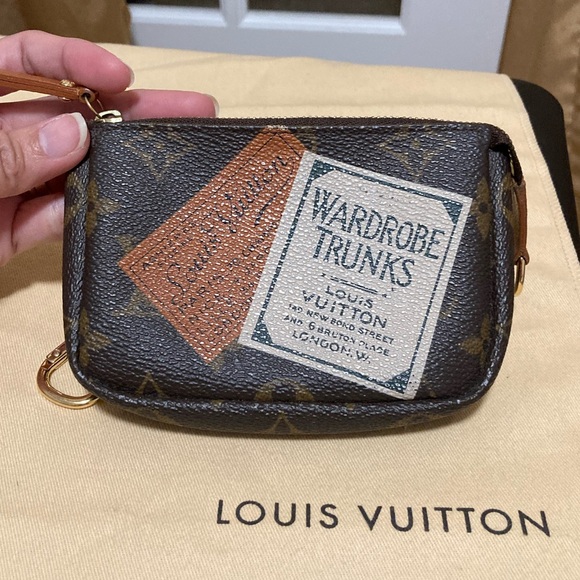 Louis Vuitton Accessories - 💯 Authentic Louis Vuitton special edition Cles